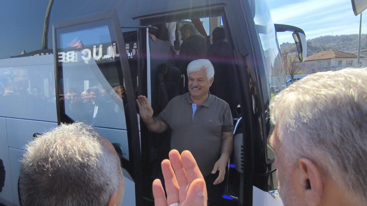 BELEDİYE BAŞKANIMIZ SADIK RECEP KARA VE MECLİS ÜYELERİMİZİ UMRE YOLCULUĞUNA UĞURLANDI