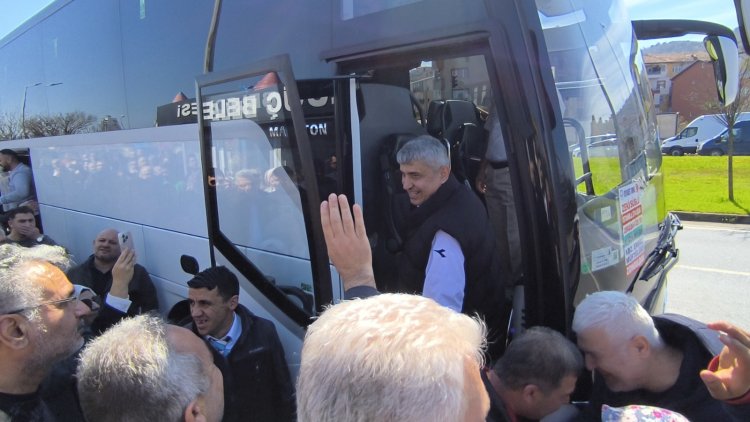 BELEDİYE BAŞKANIMIZ SADIK RECEP KARA VE MECLİS ÜYELERİMİZİ UMRE YOLCULUĞUNA UĞURLANDI