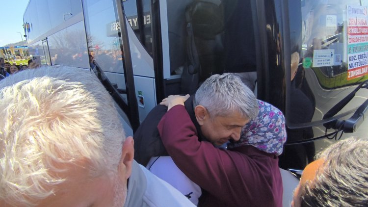 BELEDİYE BAŞKANIMIZ SADIK RECEP KARA VE MECLİS ÜYELERİMİZİ UMRE YOLCULUĞUNA UĞURLANDI