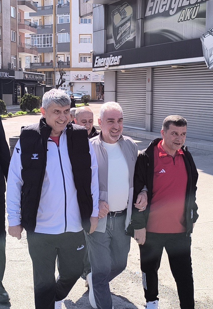 BELEDİYE BAŞKANIMIZ SADIK RECEP KARA VE MECLİS ÜYELERİMİZİ UMRE YOLCULUĞUNA UĞURLANDI