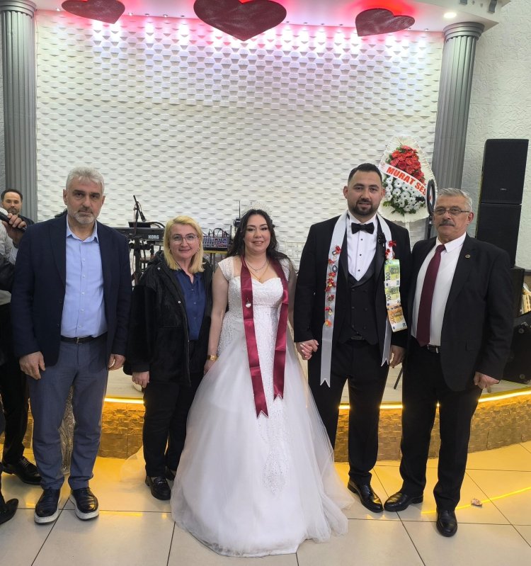 GENÇ ÇİFTİMİZE BİR ÖMÜR BOYU MUTLULUKLAR DİLERİZ