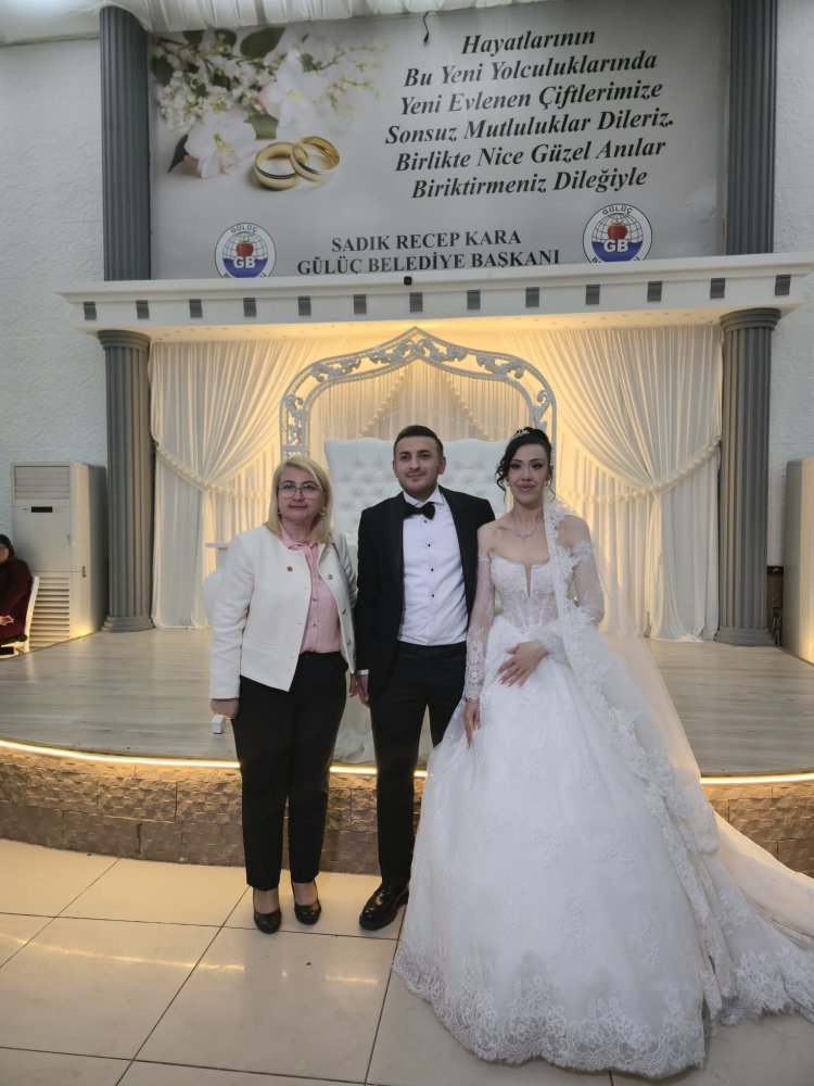 GENÇ ÇİFTİMİZE BİR ÖMÜR BOYU MUTLULUKLAR DİLERİZ