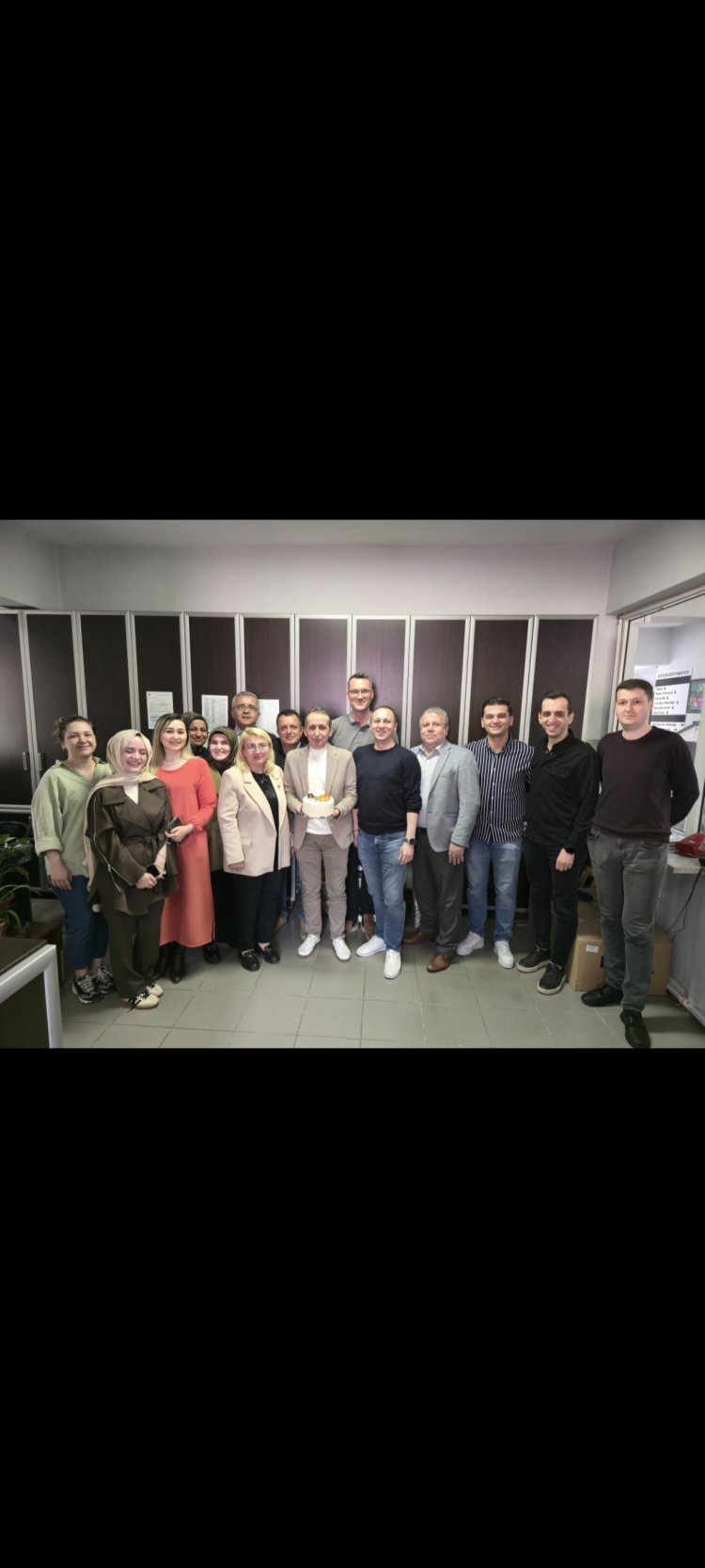 BELEDİYE BAŞKANIMIZ SADIK RECEP KARA BELEDİYEMİZ PERSONELİ MALİ İŞLER MÜDÜRÜMÜZ ŞÜKRÜ DEMİRKOL'UN DOĞUM GÜNÜNÜ UNUTMADI...