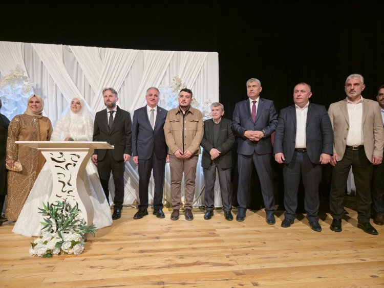 GENÇ ÇİFTİMİZE BİR ÖMÜR BOYU MUTLULUKLAR DİLERİZ...