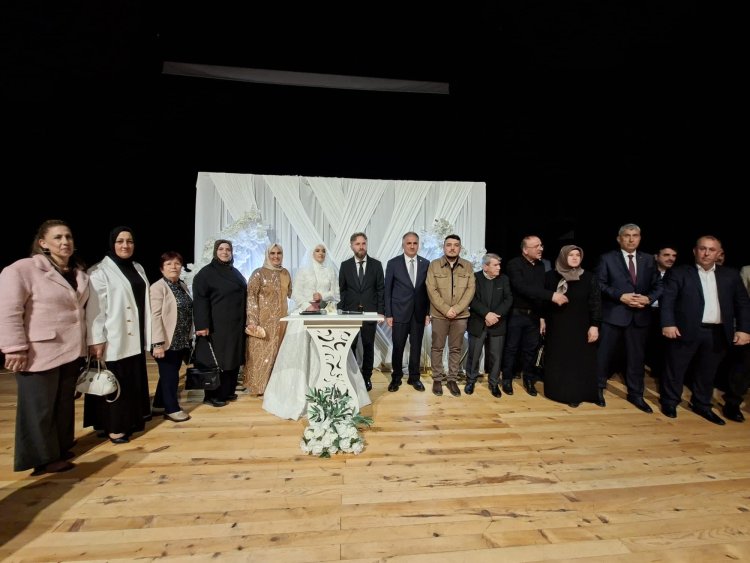 GENÇ ÇİFTİMİZE BİR ÖMÜR BOYU MUTLULUKLAR DİLERİZ...