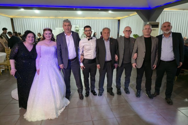GENÇ ÇİFTİMİZE BİR ÖMÜR BOYU MUTLULUKLAR DİLERİZ...