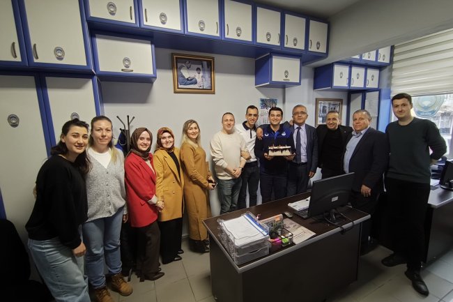 BELEDİYE BAŞKANIMIZ SADIK RECEP KARA HAKAN YAMAN’IN DOĞUM GÜNÜNÜ UNUTMADI...