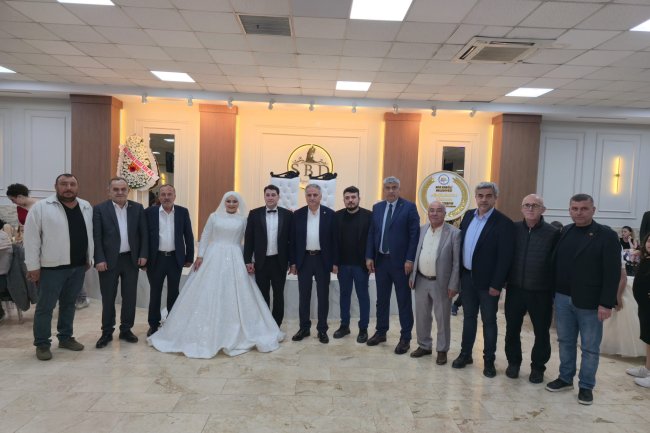 GENÇ ÇİFTİMİZE BİR ÖMÜR BOYU MUTLULUKLAR DİLERİZ...