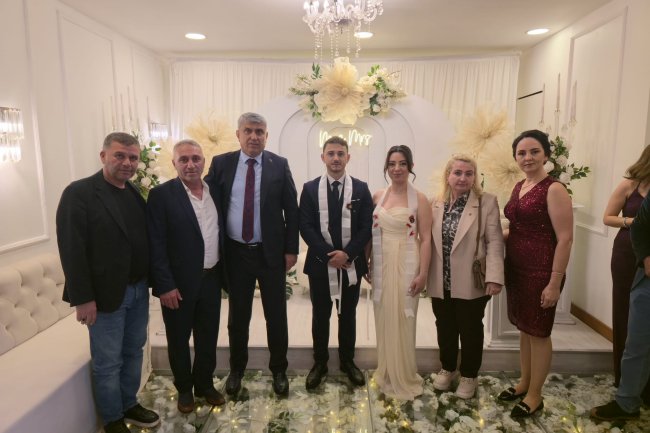 GENÇ ÇİFTİMİZE BİR ÖMÜR BOYU MUTLULUKLAR DİLERİZ...