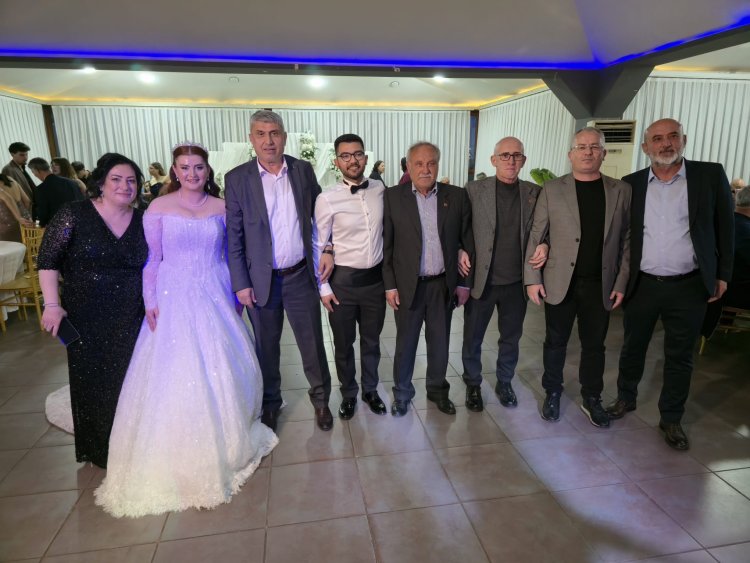 GENÇ ÇİFTİMİZE BİR ÖMÜR BOYU MUTLULUKLAR DİLERİZ...