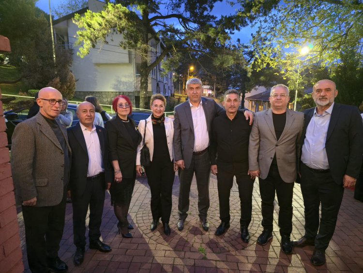 GENÇ ÇİFTİMİZE BİR ÖMÜR BOYU MUTLULUKLAR DİLERİZ...