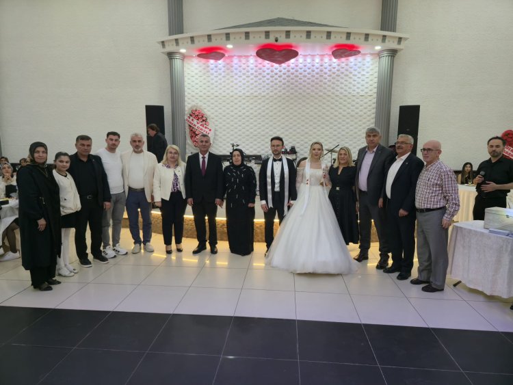 GENÇ ÇİFTÇİMİZE BİR ÖMÜR BOYU MUTLULUKLAR DİLERİZ...