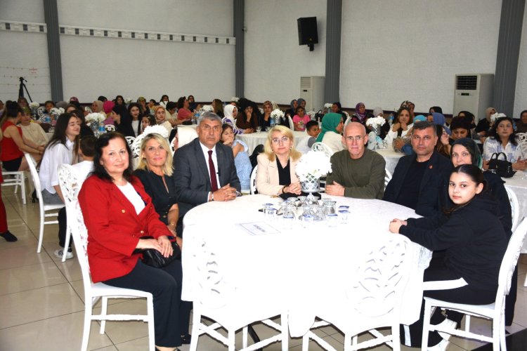 ANNELER GÜNÜ PROGRAMI GÜLÜÇ BELEDİYESİ DÜĞÜN SALONUNDA DÜZENLENDİ...