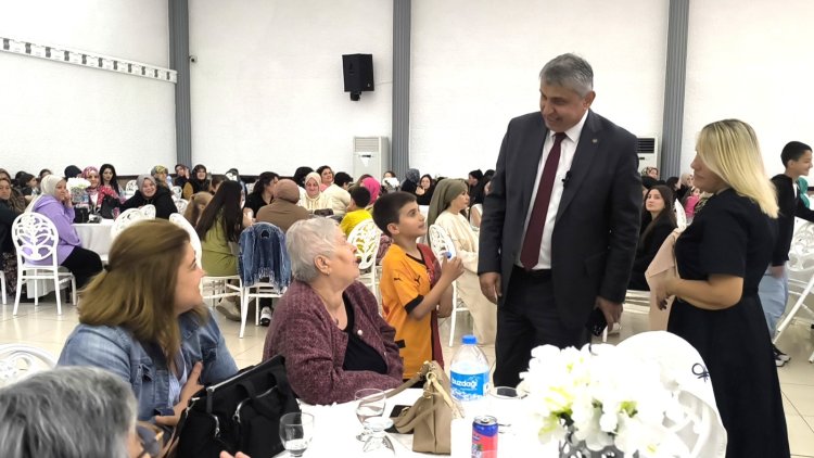 ANNELER GÜNÜ PROGRAMI GÜLÜÇ BELEDİYESİ DÜĞÜN SALONUNDA DÜZENLENDİ...