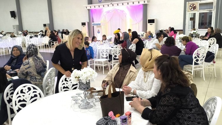ANNELER GÜNÜ PROGRAMI GÜLÜÇ BELEDİYESİ DÜĞÜN SALONUNDA DÜZENLENDİ...