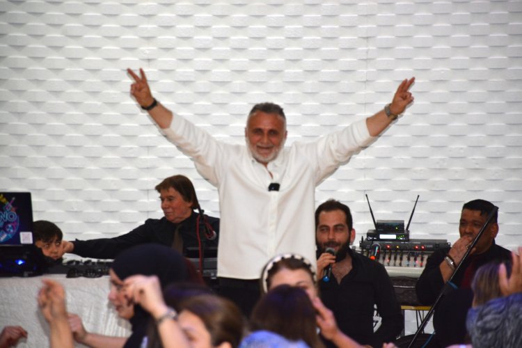 ANNELER GÜNÜ PROGRAMI GÜLÜÇ BELEDİYESİ DÜĞÜN SALONUNDA DÜZENLENDİ...