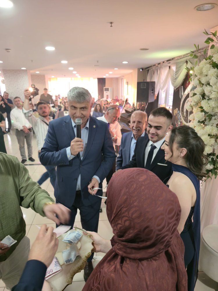 GENÇ ÇİFTİMİZE BİR ÖMÜR BOYU MUTLULUKLAR DİLERİZ