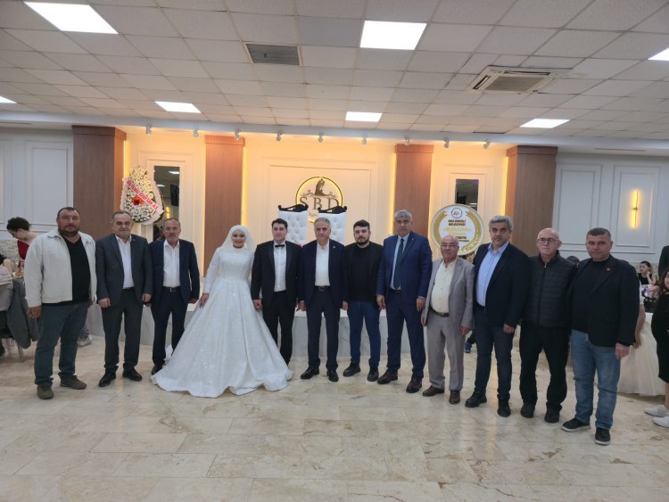 GENÇ ÇİFTİMİZE BİR ÖMÜR BOYU MUTLULUKLAR DİLERİZ...