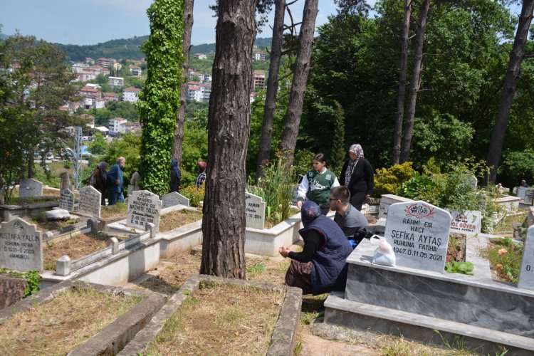 BELDEMİZ MEZARLIĞINDA KUR'AN-I KERİM VE MEVLİDİ ŞERİF OKUTULDU...