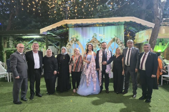 GENÇ ÇİFTİMİZE BİR ÖMÜR BOYU MUTLULUKLAR DİLERİZ...