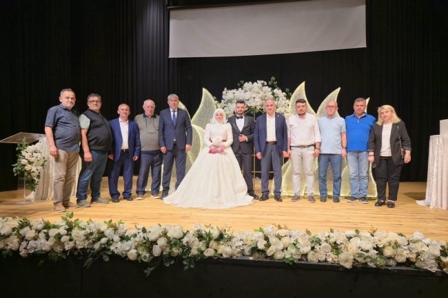 GENÇ ÇİFTİMİZE BİR ÖMÜR BOYU MUTLULUKLAR DİLERİZ...