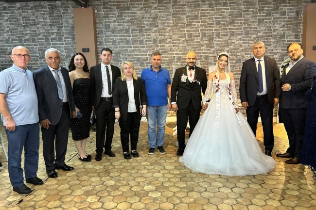 GENÇ ÇİFTİMİZE BİR ÖMÜR BOYU MUTLULUKLAR DİLERİZ