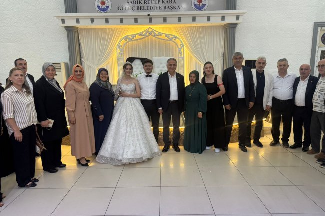 GENÇ ÇİFTİMİZE BİR ÖMÜR BOYU MUTLULUKLAR DİLERİZ...