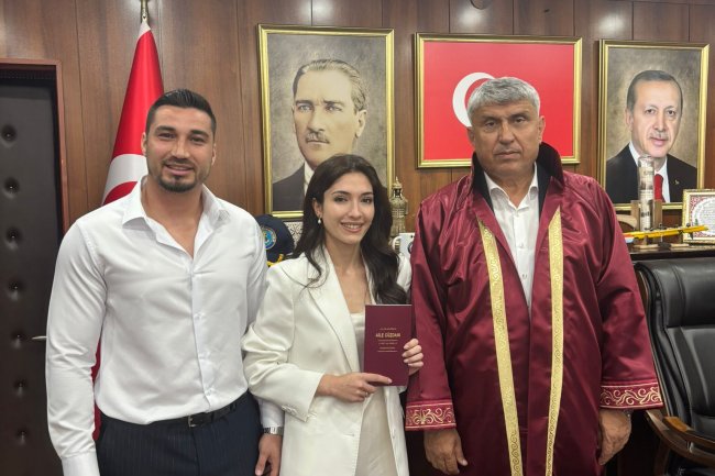 GENÇ ÇİFTİMİZE BİR ÖMÜR BOYU MUTLULUKLAR DİLERİZ...
