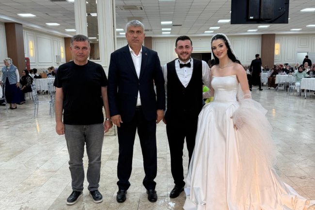 GENÇ ÇİFTİMİZE BİR ÖMÜR BOYU MUTLULUKLAR DİLERİZ...
