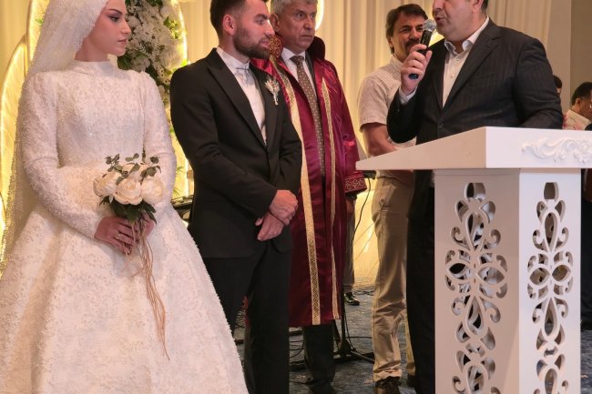 GENÇ ÇİFTİMİZE BİR ÖMÜR BOYU MUTLULUKLAR DİLERİZ...