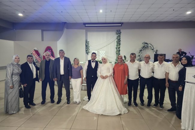 GENÇ ÇİFTİMİZE BİR ÖMÜR BOYU MUTLULUKLAR DİLERİZ