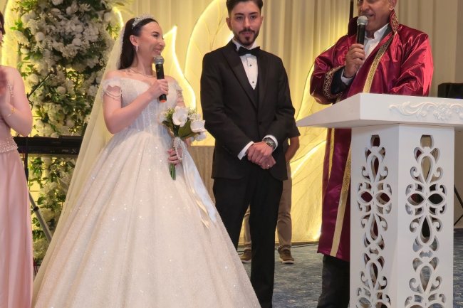 GENÇ ÇİFTİMİZE BİR ÖMÜR BOYU MUTLULUKLAR DİLERİZ...