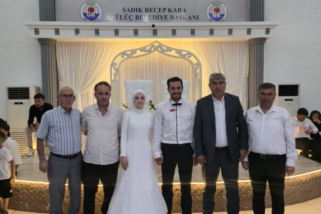 GENÇ ÇİFTİMİZE BİR ÖMÜR BOYU MUTLULUKLAR DİLERİZ...