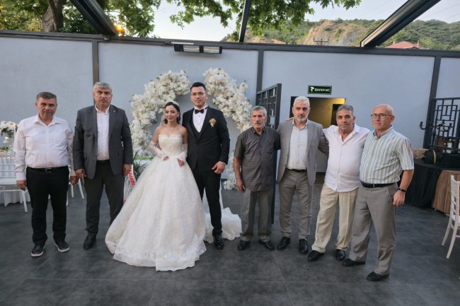 GENÇ ÇİFTİMİZE BİR ÖMÜR BOYU MUTLULUKLAR DİLERİZ