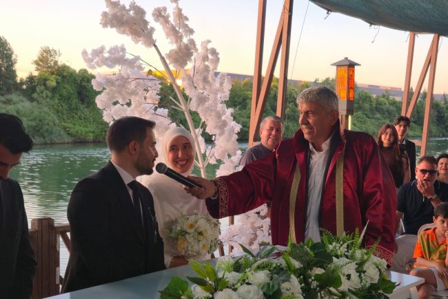 GENÇ ÇİFTİMİZE BİR ÖMÜR BOYU MUTLULUKLAR DİLERİZ...