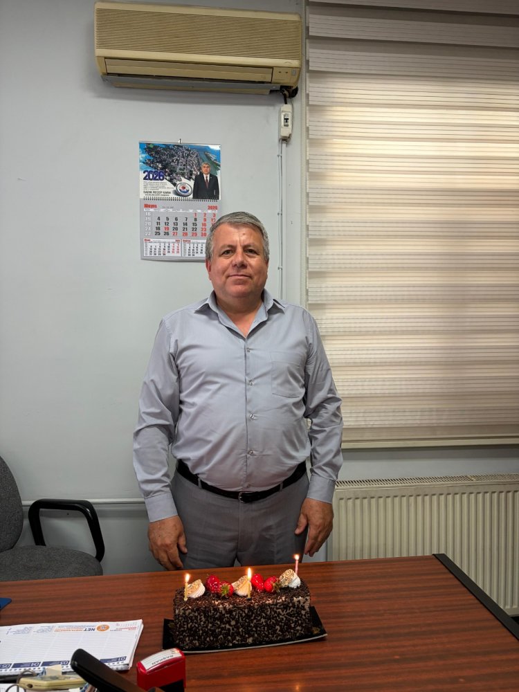 BELEDİYE BAŞKANIMIZ SADIK RECEP KARA, BELEDİYE PERSONELİMİZ HÜSEYİN ERTAŞ’IN DOĞUM GÜNÜNÜ UNUTMADI...