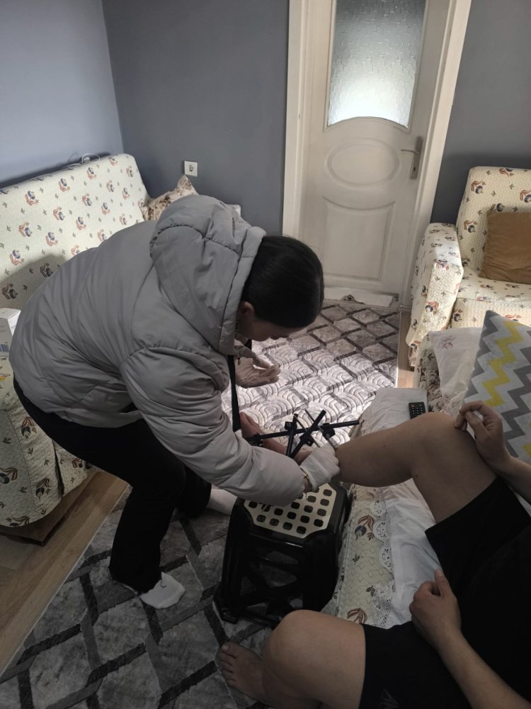EVDE SAĞLIK HİZMETLERİMİZ SON HIZ DEVAM EDİYOR