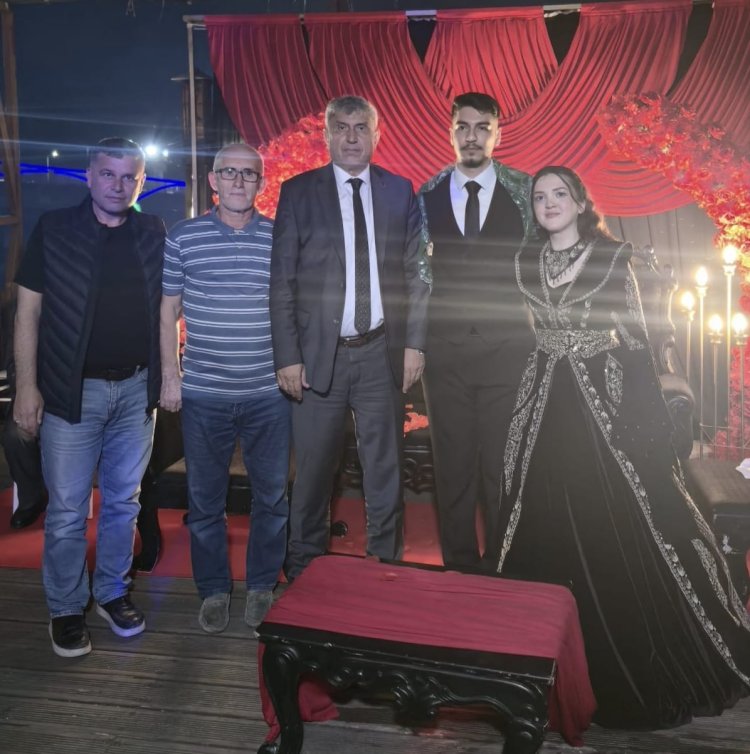 GENÇ ÇİFTİMİZE BİR ÖMÜR BOYU MUTLULUKLAR DİLERİZ...