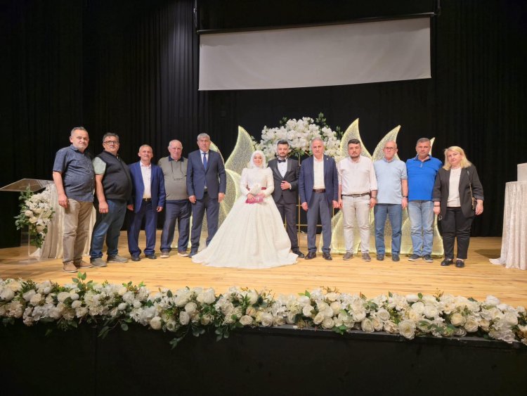 GENÇ ÇİFTİMİZE BİR ÖMÜR BOYU MUTLULUKLAR DİLERİZ...