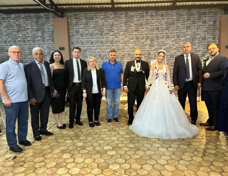 GENÇ ÇİFTİMİZE BİR ÖMÜR BOYU MUTLULUKLAR DİLERİZ