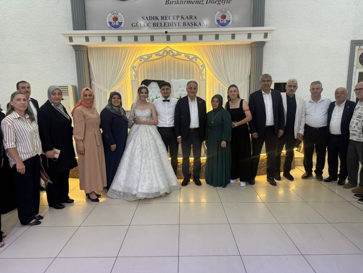 GENÇ ÇİFTİMİZE BİR ÖMÜR BOYU MUTLULUKLAR DİLERİZ...