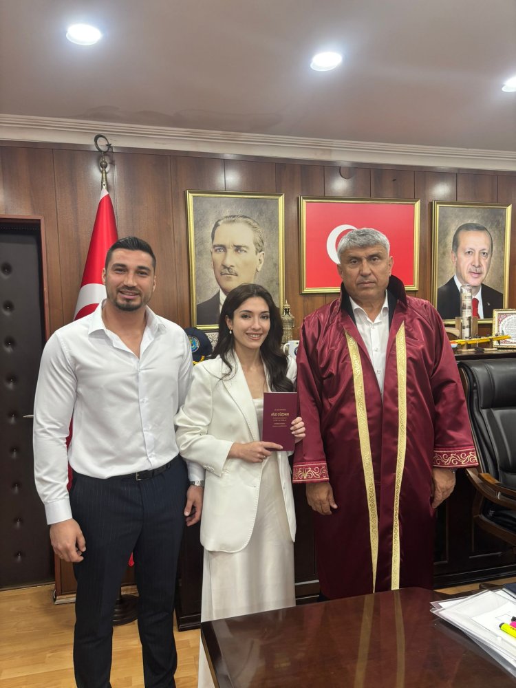 GENÇ ÇİFTİMİZE BİR ÖMÜR BOYU MUTLULUKLAR DİLERİZ...