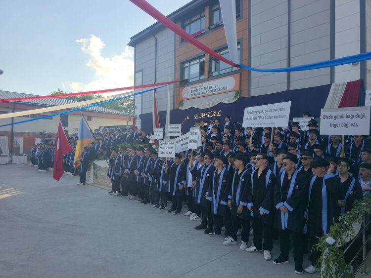 MEZUNİYET TÖRENİ PROGRAMINA KATILIM SAĞLADIK...