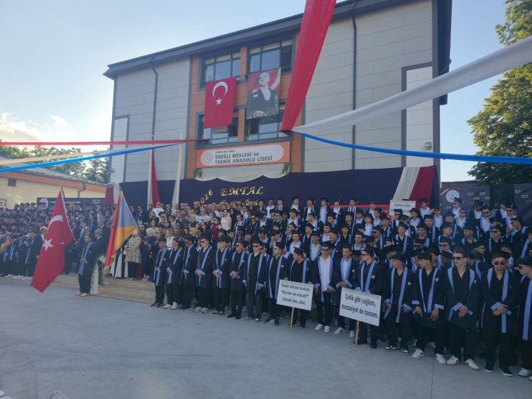 MEZUNİYET TÖRENİ PROGRAMINA KATILIM SAĞLADIK...
