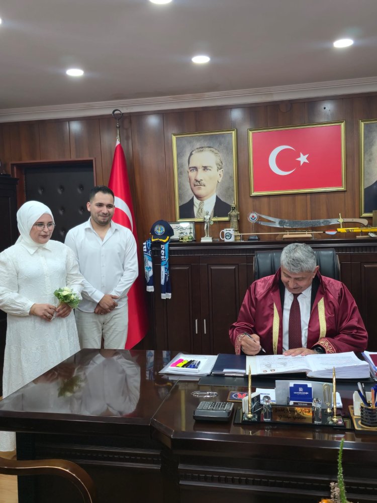 GENÇ ÇİFTİMİZE BİR ÖMÜR BOYU MUTLULUKLAR DİLERİZ...