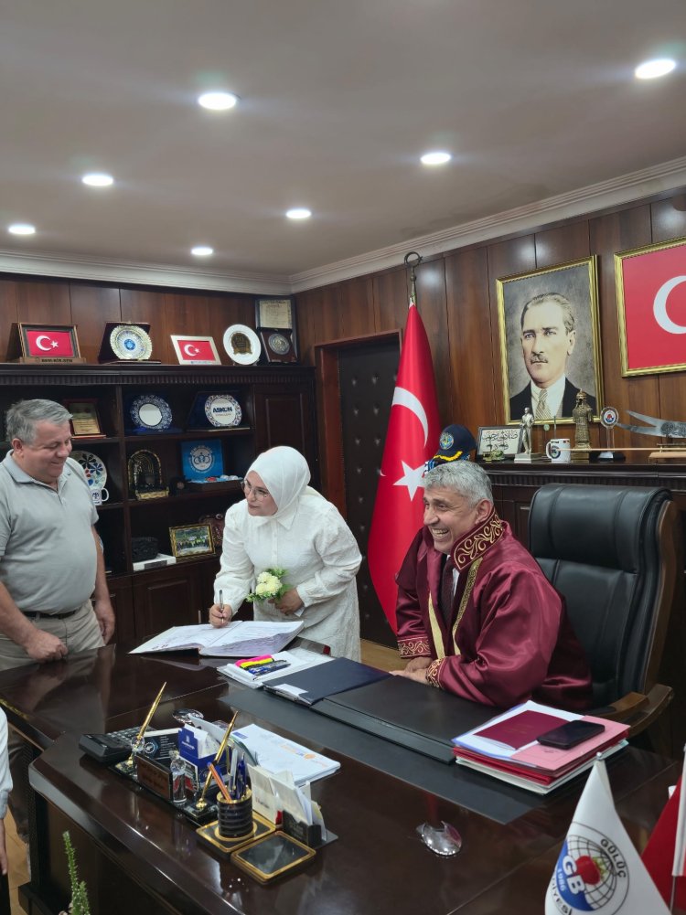 GENÇ ÇİFTİMİZE BİR ÖMÜR BOYU MUTLULUKLAR DİLERİZ...