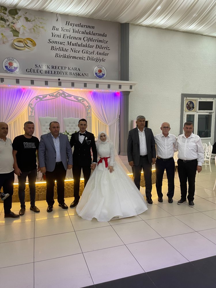 GENÇ ÇİFTİMİZE BİR ÖMÜR BOYU MUTLULUKLAR DİLERİZ