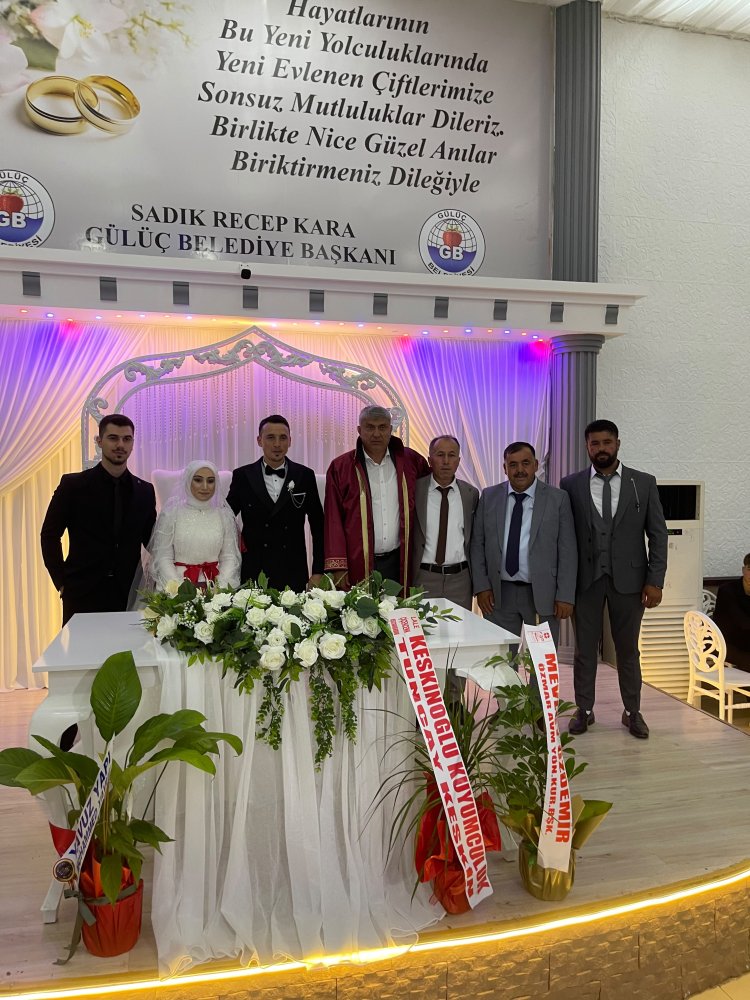 GENÇ ÇİFTİMİZE BİR ÖMÜR BOYU MUTLULUKLAR DİLERİZ