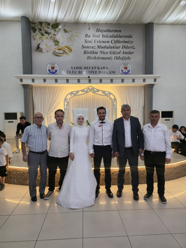 GENÇ ÇİFTİMİZE BİR ÖMÜR BOYU MUTLULUKLAR DİLERİZ...