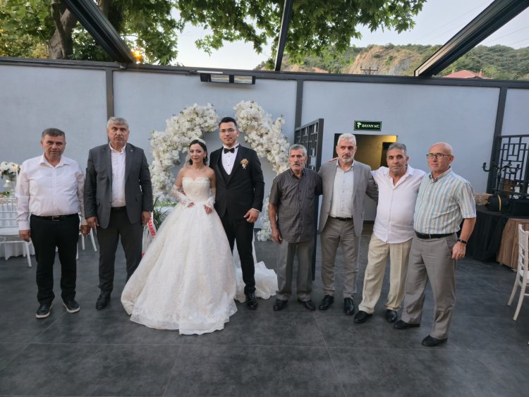 GENÇ ÇİFTİMİZE BİR ÖMÜR BOYU MUTLULUKLAR DİLERİZ